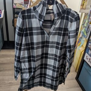 Black and white patterned fleece sweatshirt with hood Size Large - Xhilaration